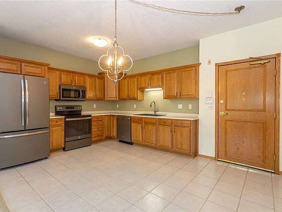 4th image of 1325 SE Florence Dr Unit 202