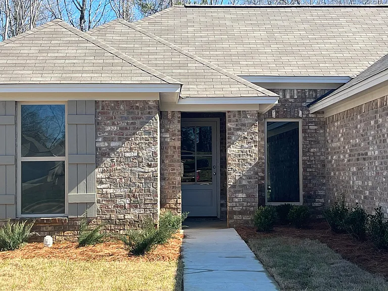 541 Silver Hl — Photo 3
