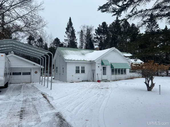 1104 Mahoney St, Iron River, MI 49935