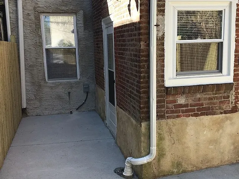 2105A W Seybert St — Photo 5
