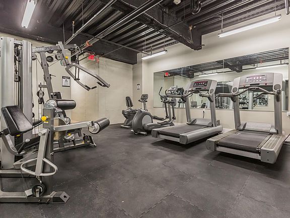 3rd image of 1633 Poplar St #501