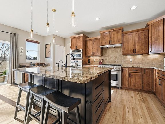 5th image of 930 Weston Cir