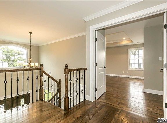 5th image of 33 Walnut Ave