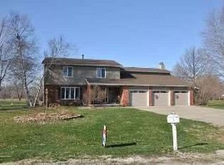 8642 Oakmont Rd, Bloomington, IL 61705