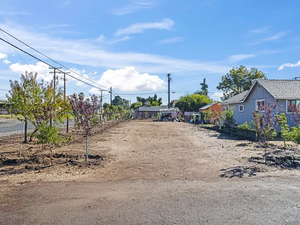 33196 Rd 159, Ivanhoe, CA 93235