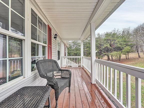 4th image of 1328 Morewood Rd