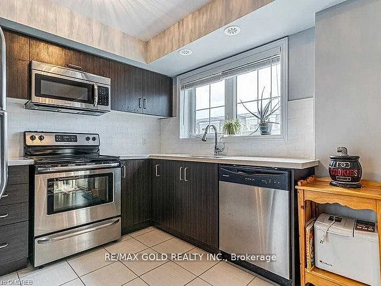2441 Greenwich Dr #94 — Photo 8