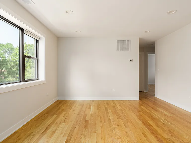 5053 N Troy St #1 — Photo 2