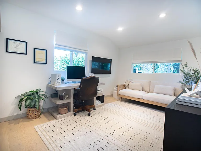 14822 Morrison St — Photo 23