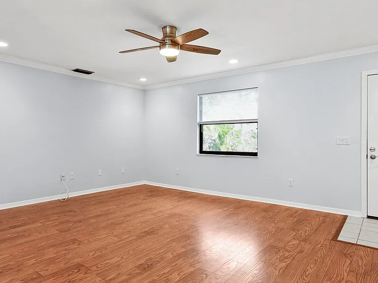 2374 SE Marseille St — Photo 5