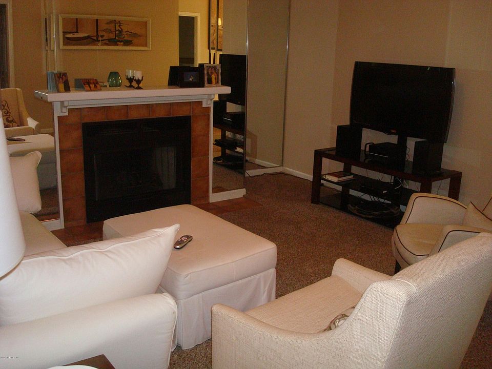 1st image of 302 Branch Wood Ln #302
