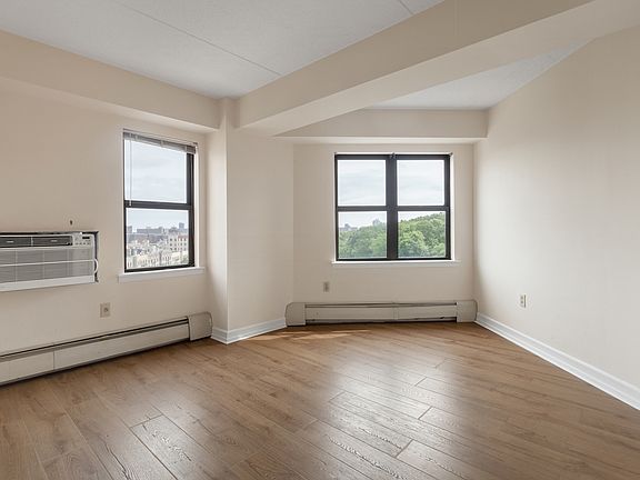 5th image of 300 W 110th St