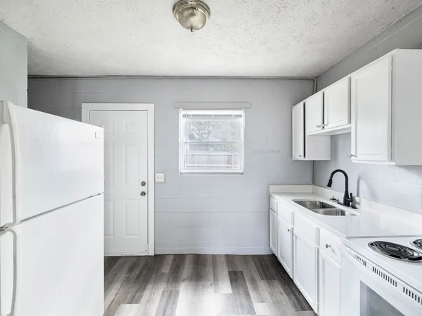 1 Bed, 1 Bath Pet-Friendly Apartment with Shared Yard, 1254 W 23rd St, Indianapolis, IN 46208