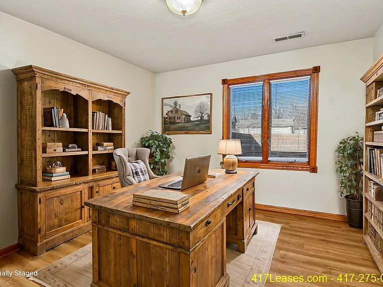 1261 E Lakewood St — Photo 35