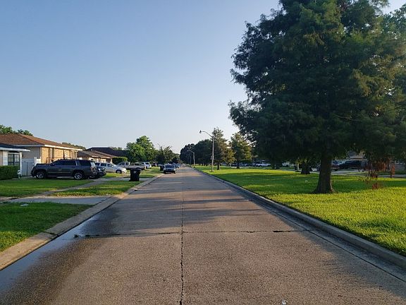 4th image of 3553 E Loyola Dr