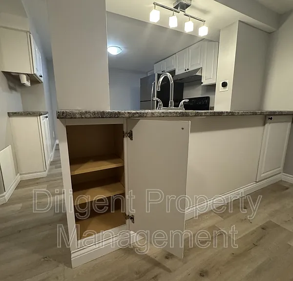 736 Stormont St #LOWER — Photo 4