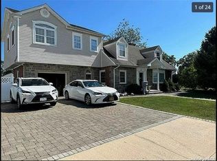 49 Elm Dr, Farmingdale, NY 11735