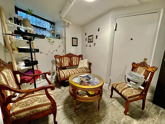 Rented by R New York | media 38