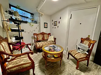 Rented by R New York
