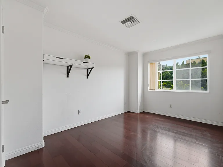 700 S Ardmore Ave #304 — Photo 20