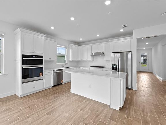 4th image of 44340 Kelly DR