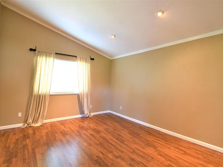 2137 Eilene Dr — Photo 10