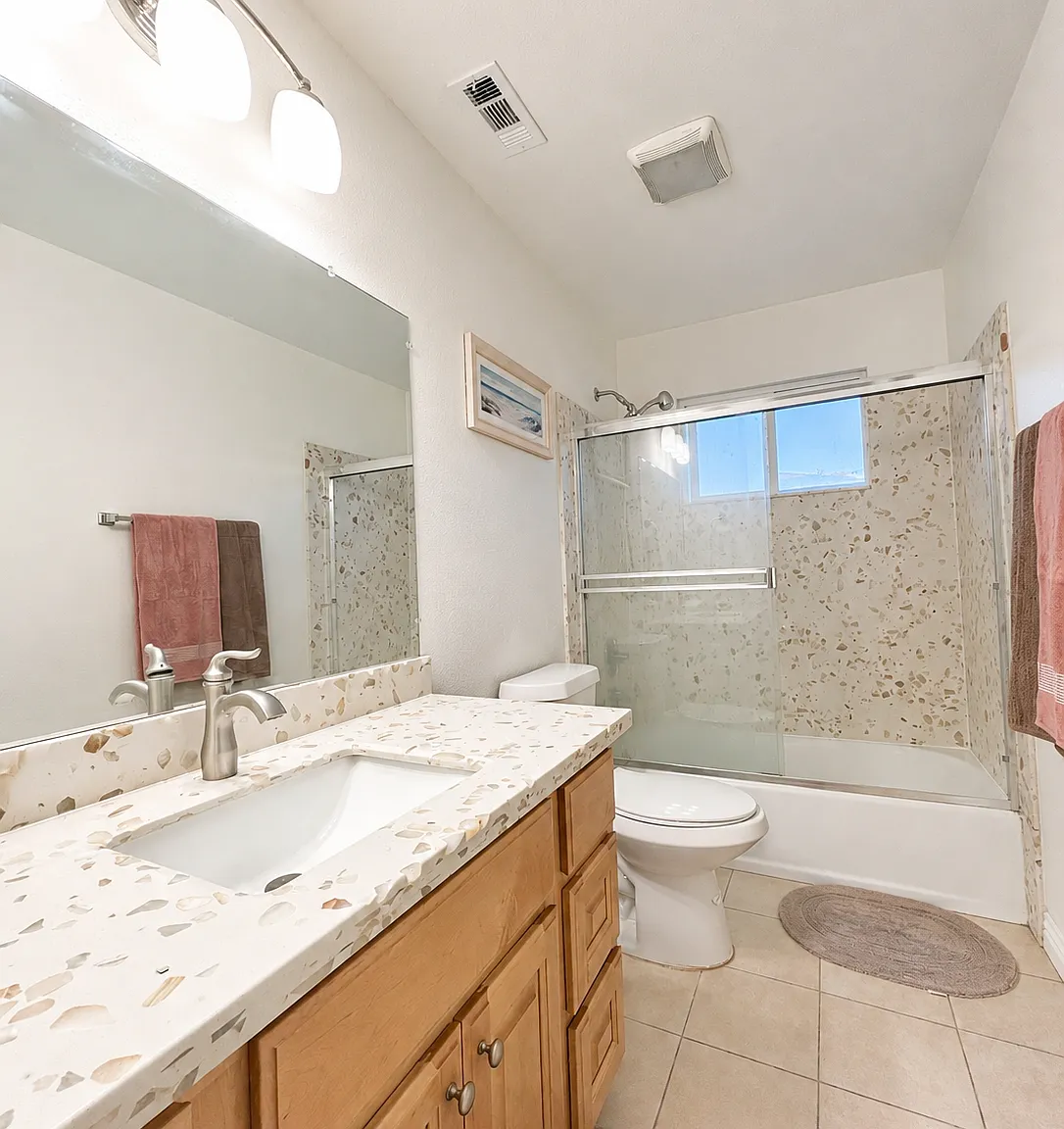 6 bed, 1717 sqft, $1,100 — Photo 2