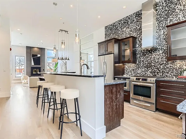2428 Champa St — Photo 17
