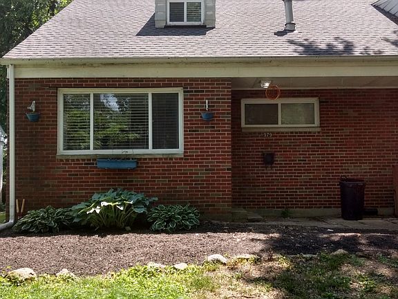 2nd image of 979 Parkway Dr