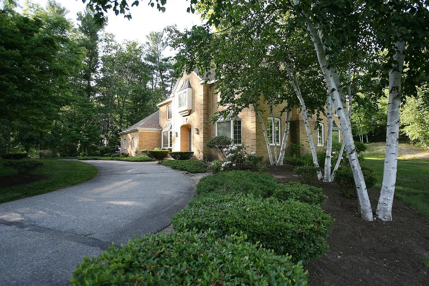4 bed, 2.5 bath, 3700 sqft, $5,295 — Photo 4