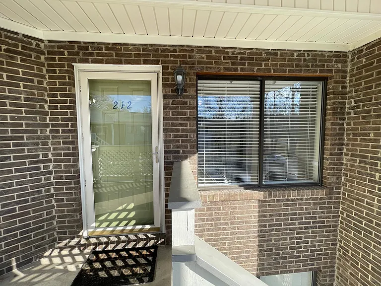 212 Davidson St — Photo 2
