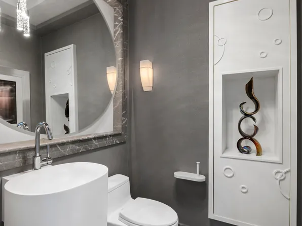 100 Riverside Boulevard image 12 of 37