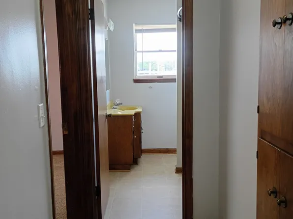120 N 8th St, Beatrice, NE 68310