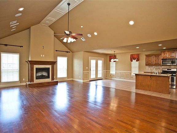 3rd image of 2605 SW Joshua Ave