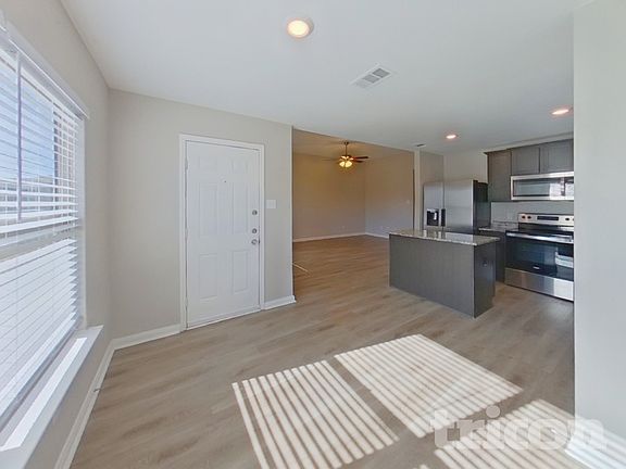 5th image of 118 Bush Dr