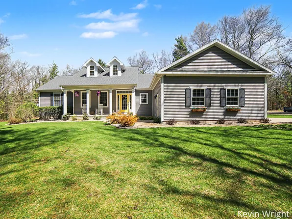 1492 Crystal Lake Rd, Whitehall, MI 49461