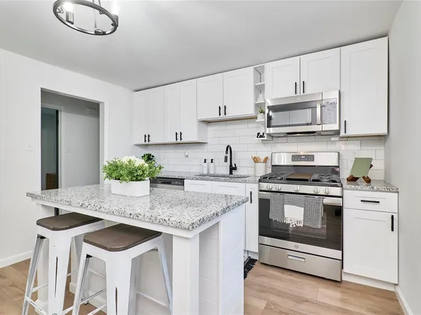 2427 N 7th St, Saint Charles, MO 63301