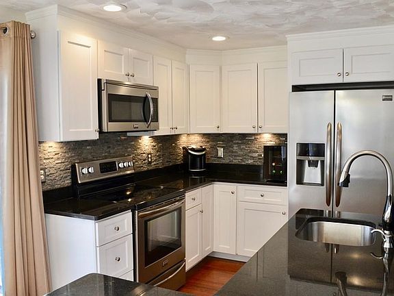 5th image of 35 Eastwood Cir