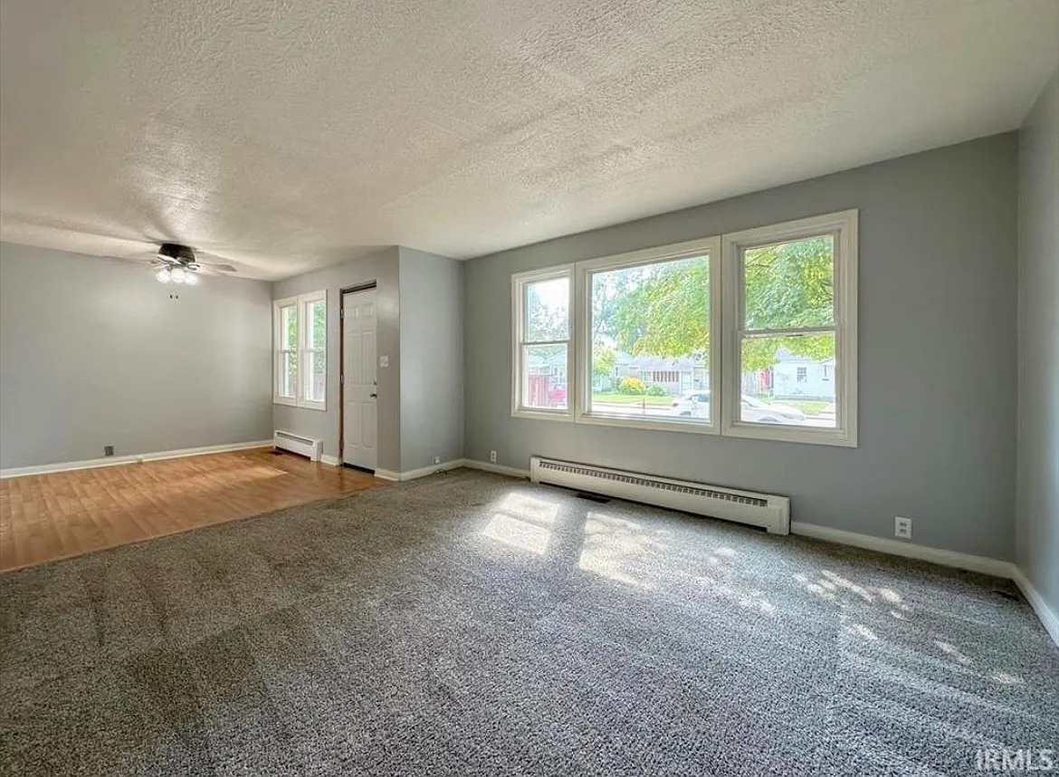 3 bed, 844 sqft, $1,205 — Photo 2