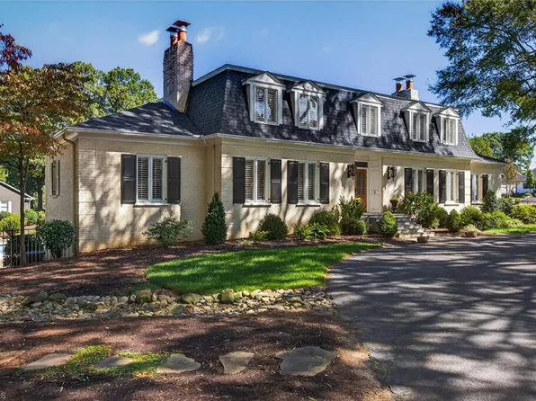 2805 Old Town Club Rd, Winston Salem, NC 27106