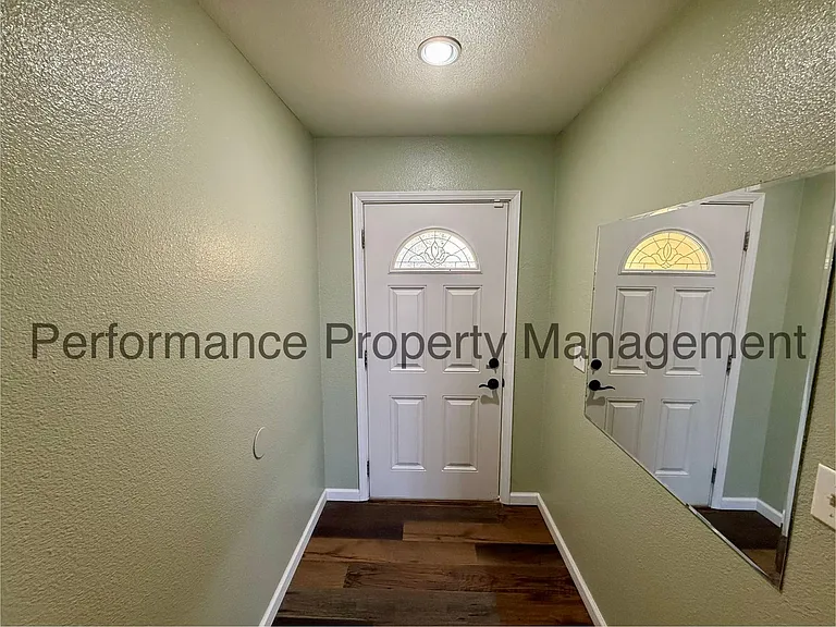 620 Graydon Ave — Photo 2