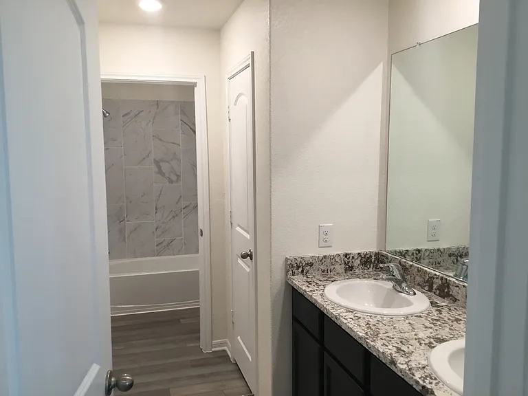 1330 Treeta Trl — Photo 13