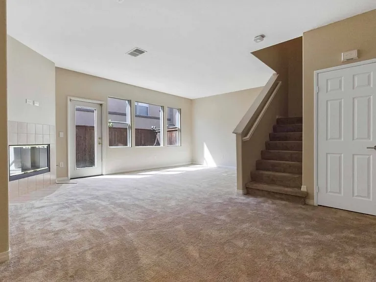 650 Sumner Way #4 — Photo 10