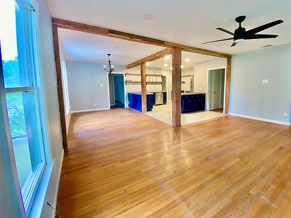 4th image of 1133 N Avenue C