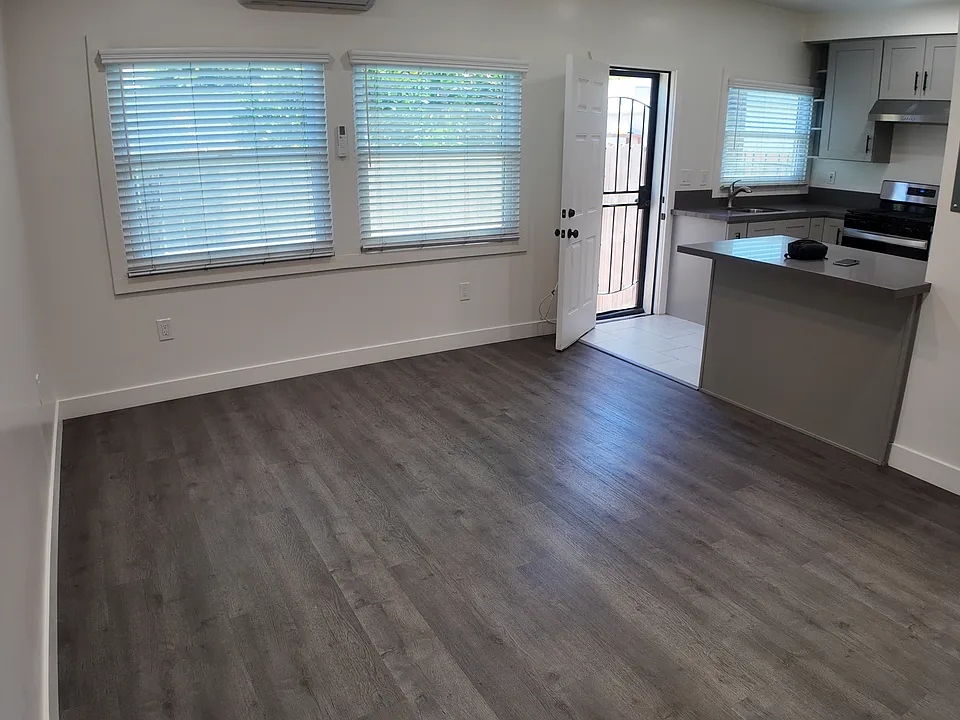 901 Coronado Ave #9