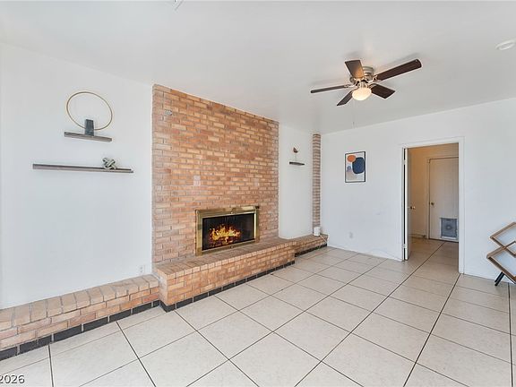 3rd image of 417 N Torrey Pines Dr