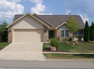 582 Castlebury Dr, Saline, MI 48176
