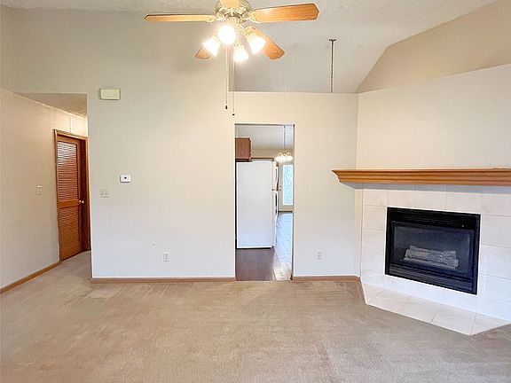 3rd image of 2111 Bridgewater Cir #B