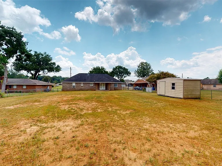 109 Sheila Blvd — Photo 31