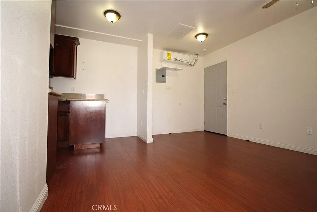 2 bed, 900 sqft, $2,100 — Photo 3